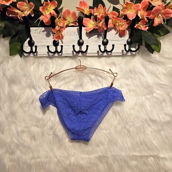 Gap Body Lace Brief Panties - Picture 2 of 4